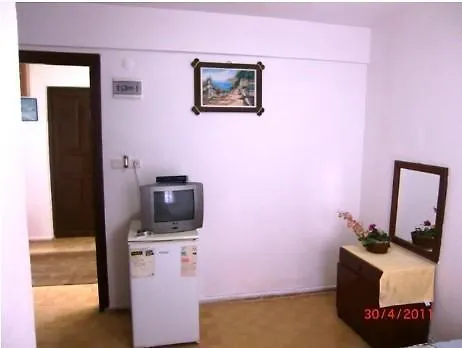 Anfora Pension 博德鲁姆